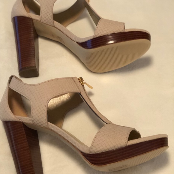 SALE! Sandals By Michael Kors, Oyster Color, Vario - Picture 3 of 7